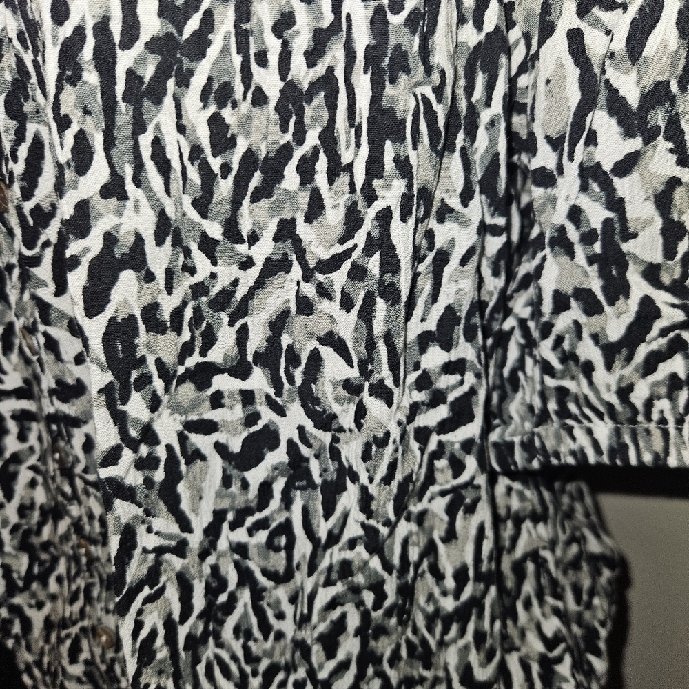 Womans Short Sleeve Button Down Blouse - Picture 6 of 10